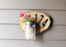 wood slice plaque with mason jar and flowers