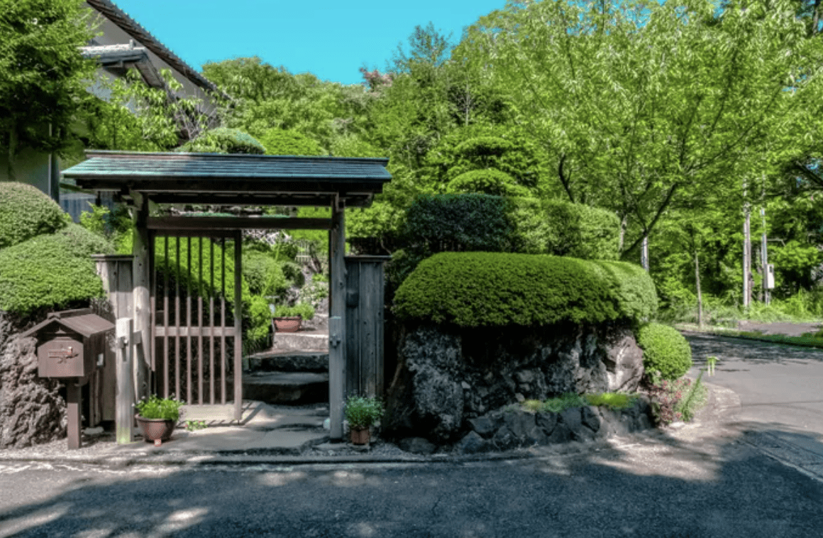 asian inspired gate with pergola