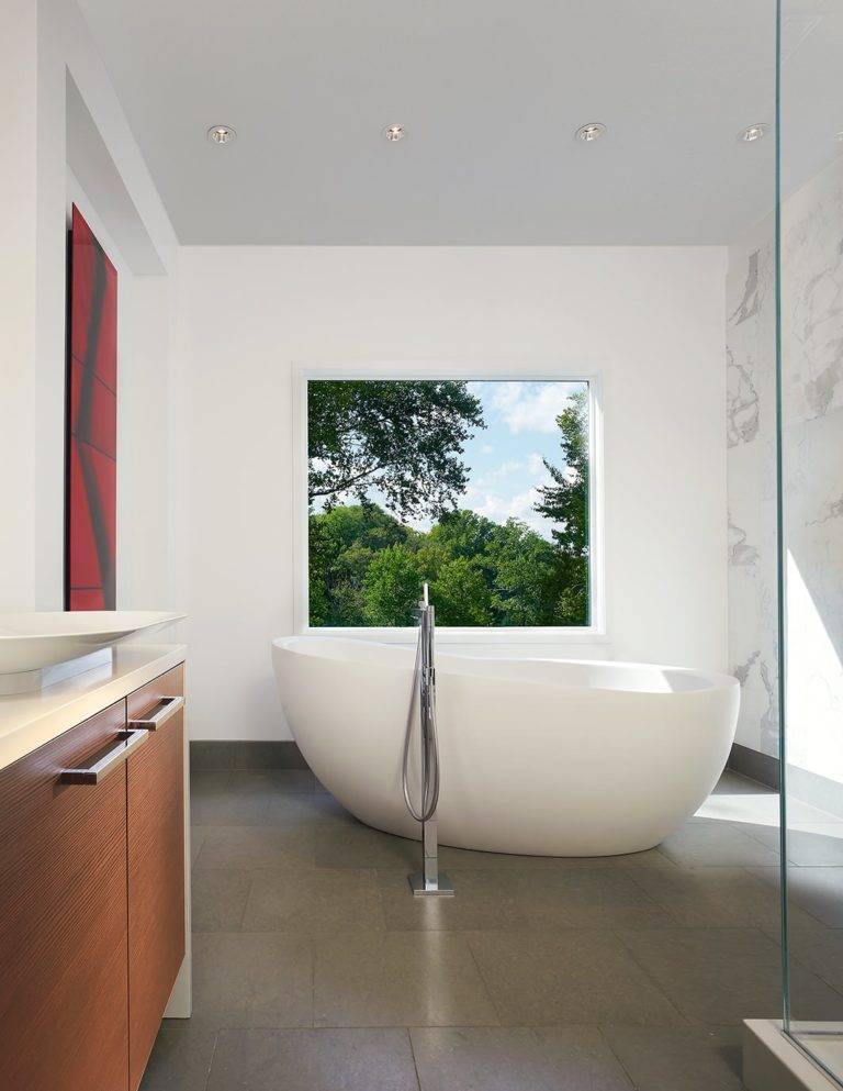 Before You Buy The Pros & Cons of a Freestanding Bathtub Decoist