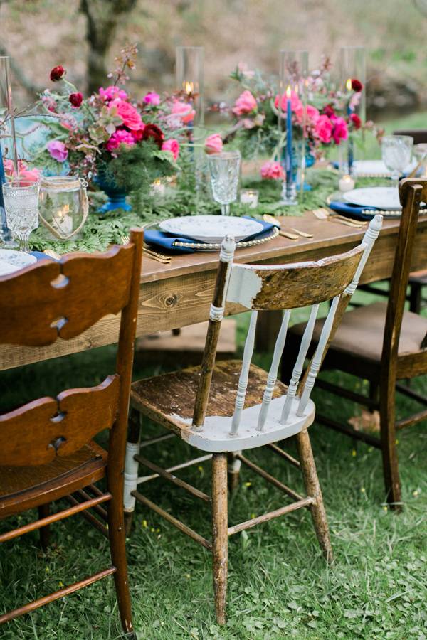 vintage-chairs-for-outdoor-wedding-table