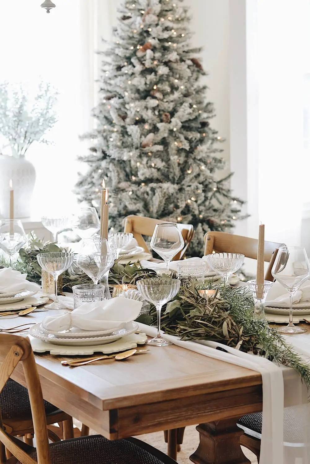 subtle Christmas tablescape