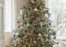 Christmas tree wit golden ornaments