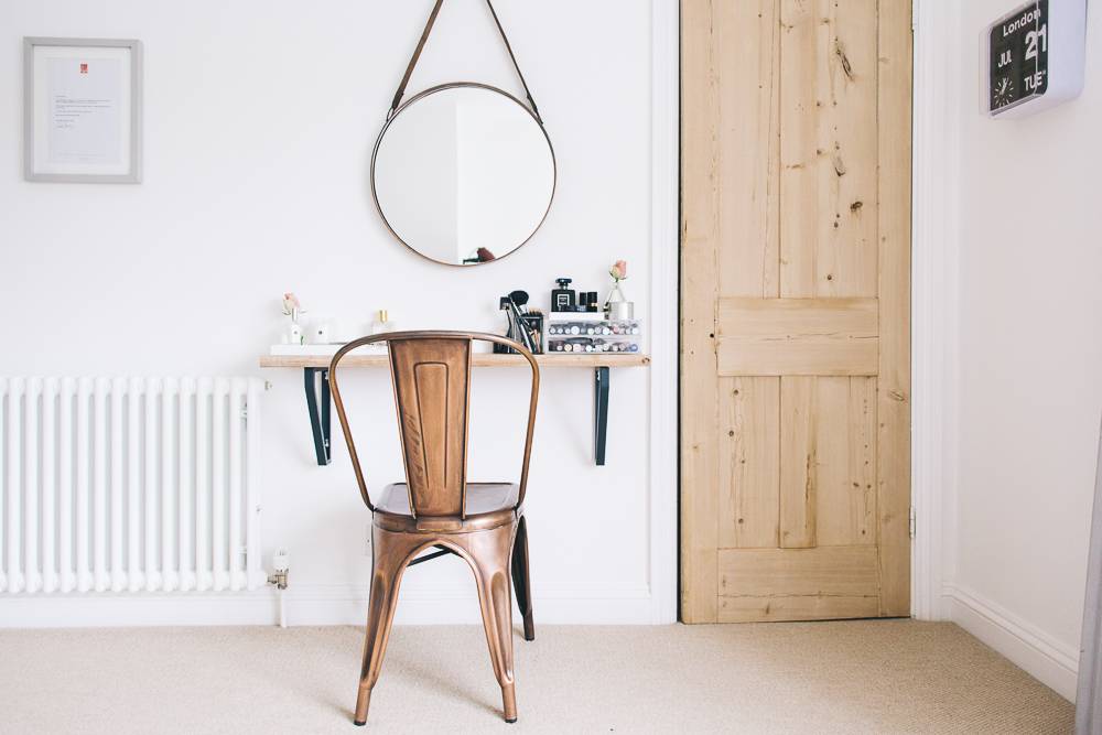 Small space store makeup vanity