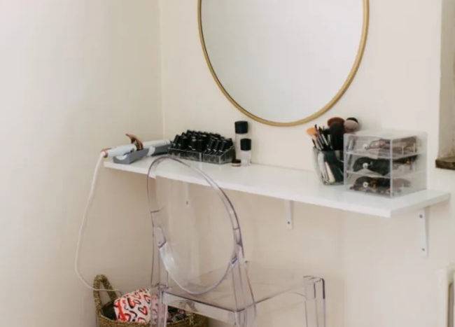 DIY makeup vanity