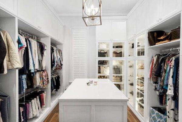 25 Walk In Closet Design Ideas Decoist   Walk In With Island 86858 600x401 