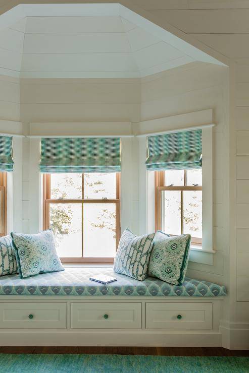 cool green and white window drapery ideas