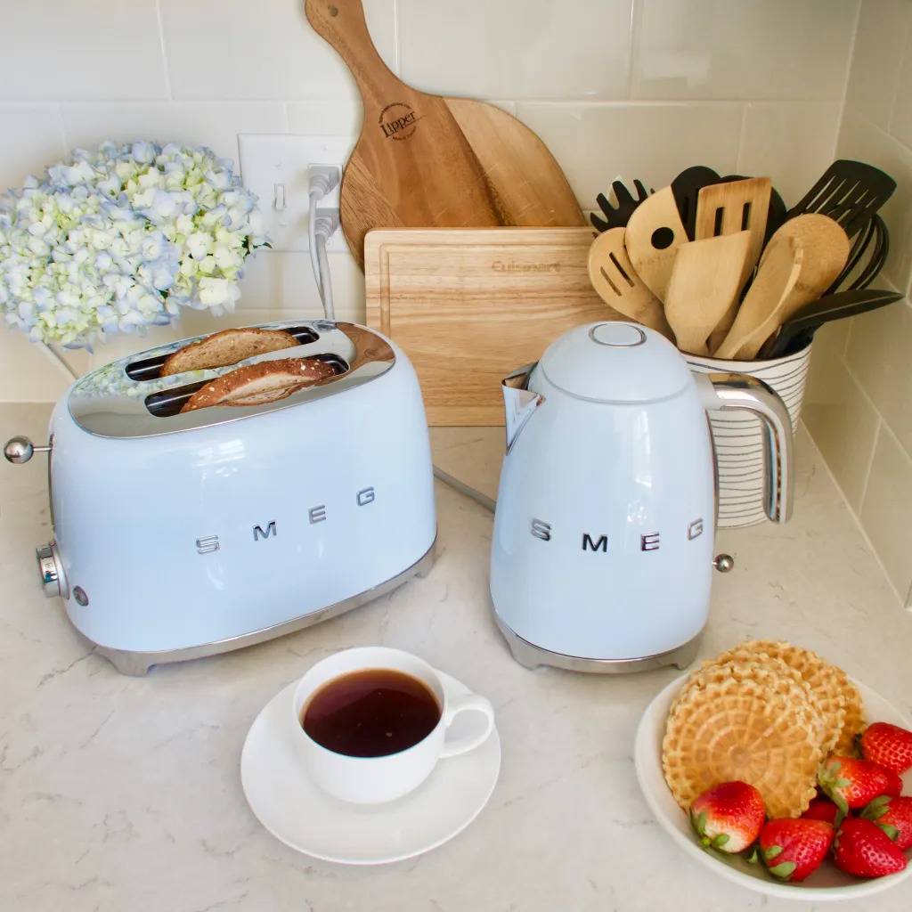retro toaster and electric kettle