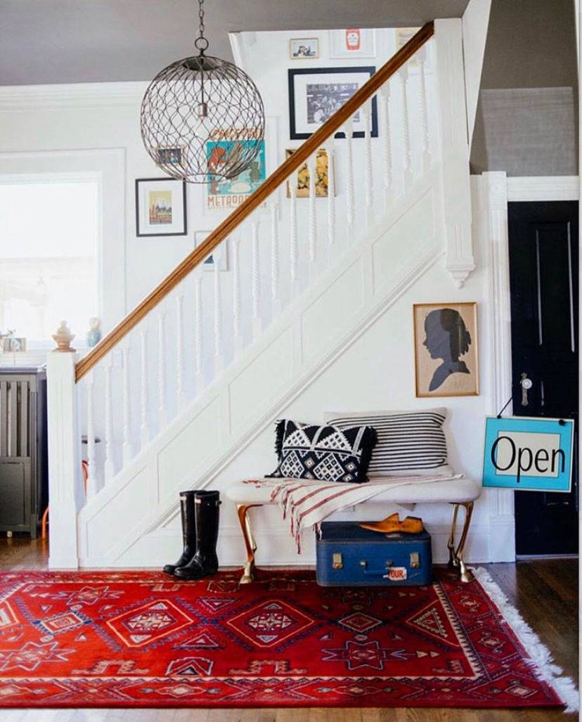 foyer-staircase-white-walls-gray-ceiling-red-vintage-rug-boho-decor-57988