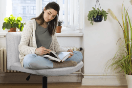 Cross-Legged Office Chairs Trend and Benefits Explained