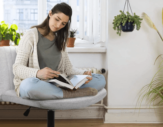 Cross-Legged Office Chairs Trend and Benefits Explained