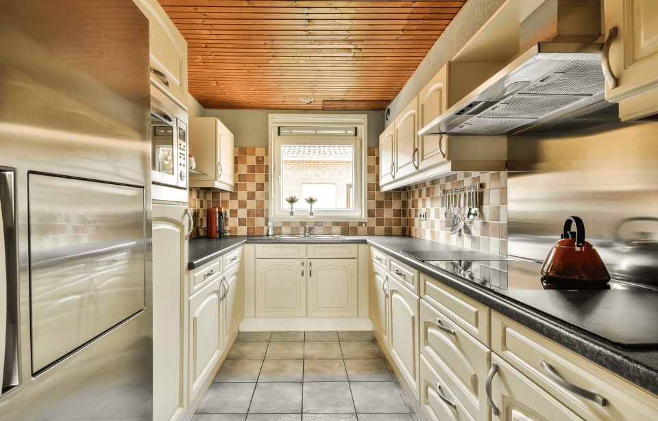 galley-kitchen-53444