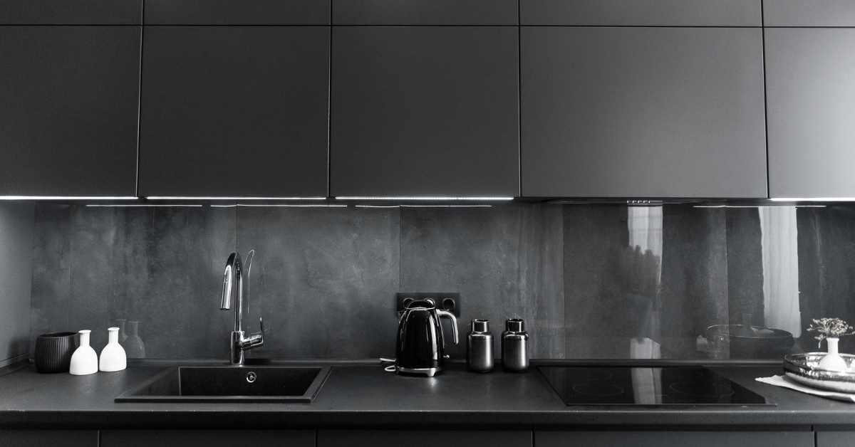 12 Stunning Kitchens with Black Countertops