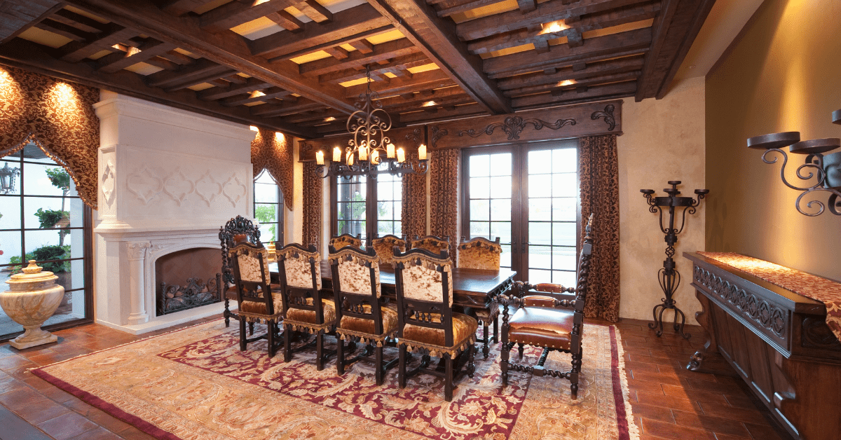 A luxurious dinning room in Grandmillennial style.