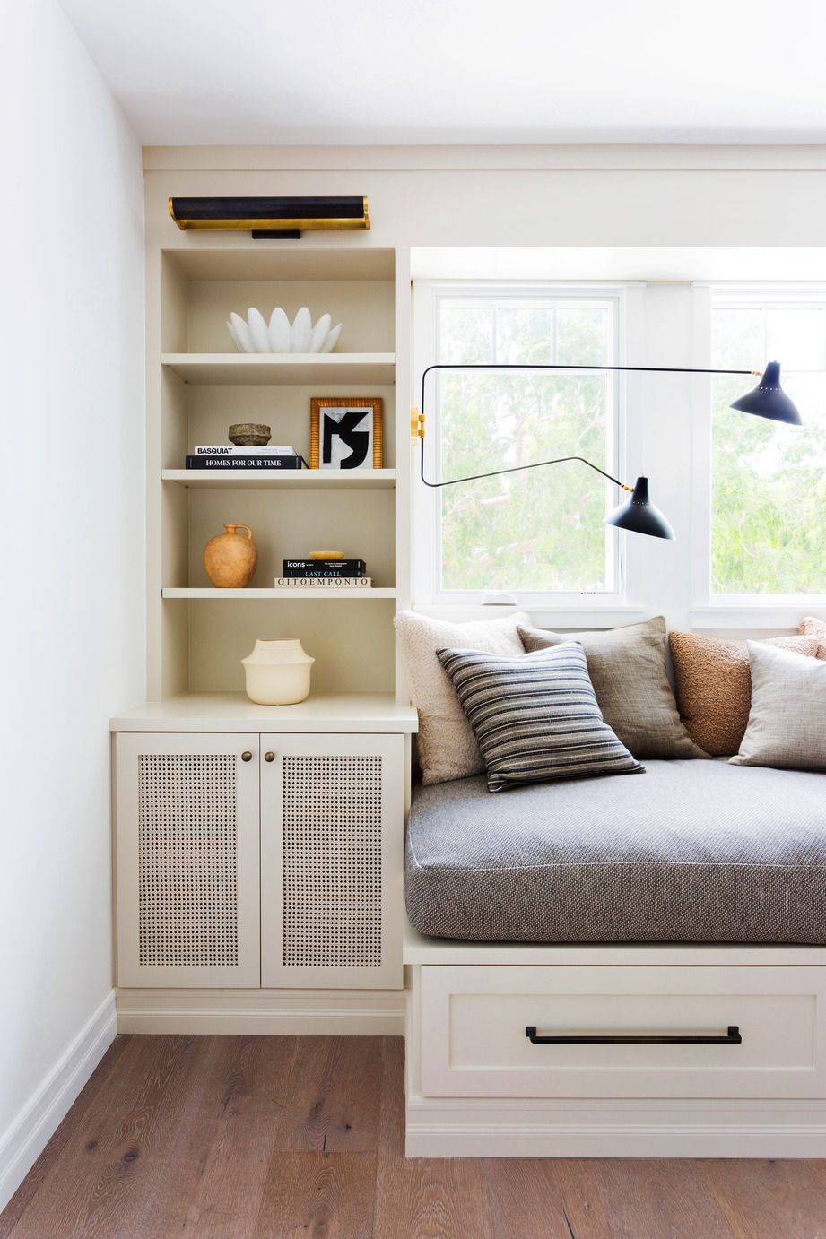 daybed window seat with bookshelf