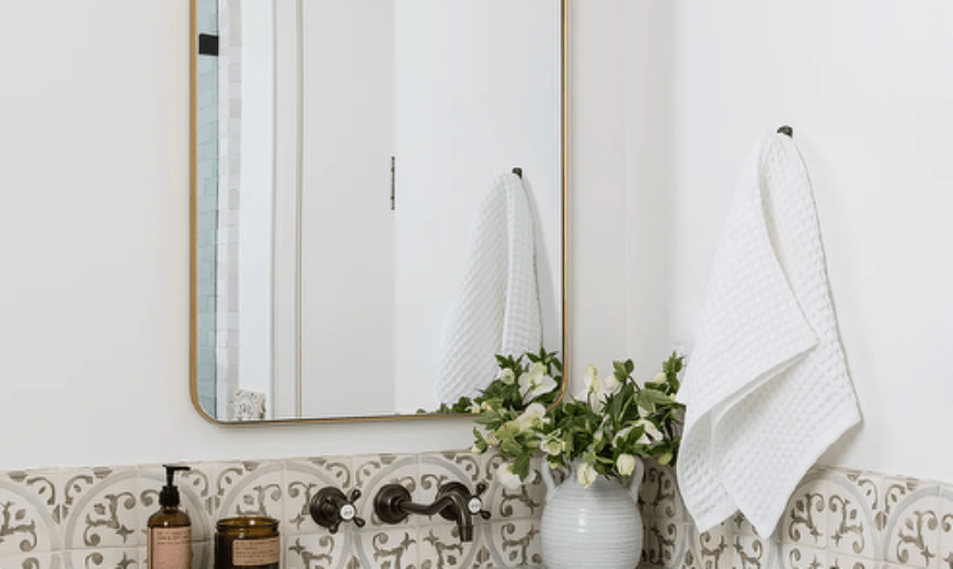 Stylish Half-Bathroom Decor to Maximize Space and Elegance