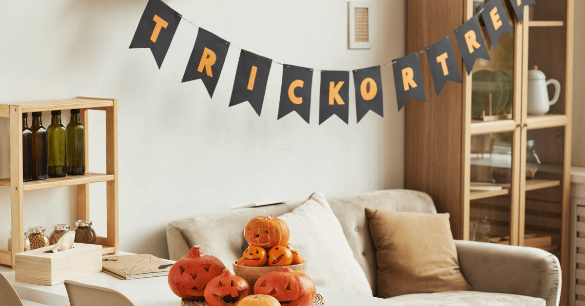 A living room with spooky halloween decoration for the table.