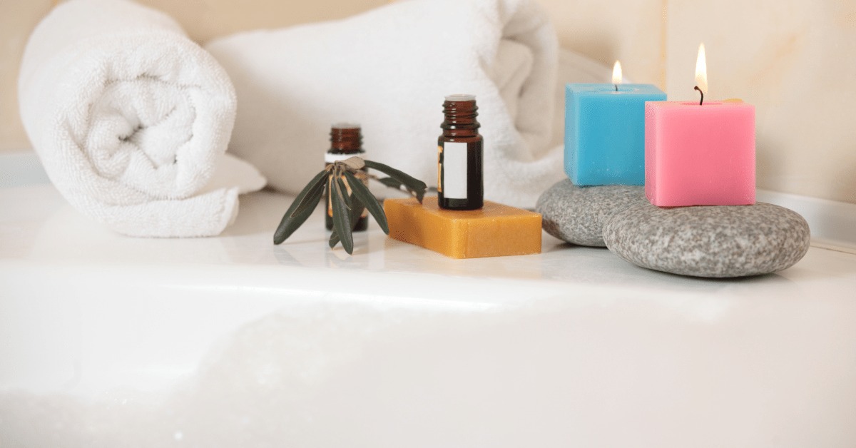 Essential oil, candles, and bathroom towels.