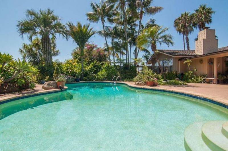 Oprah's Montecito mansion features an enormous pool.