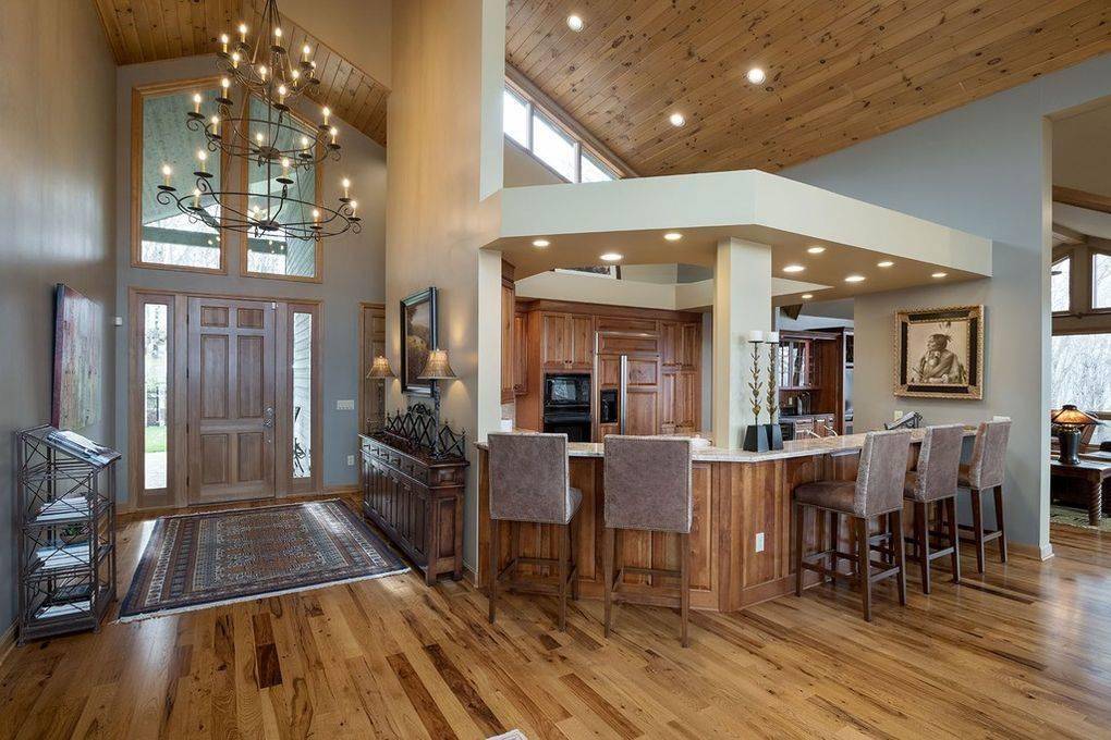 Foyer with seating.