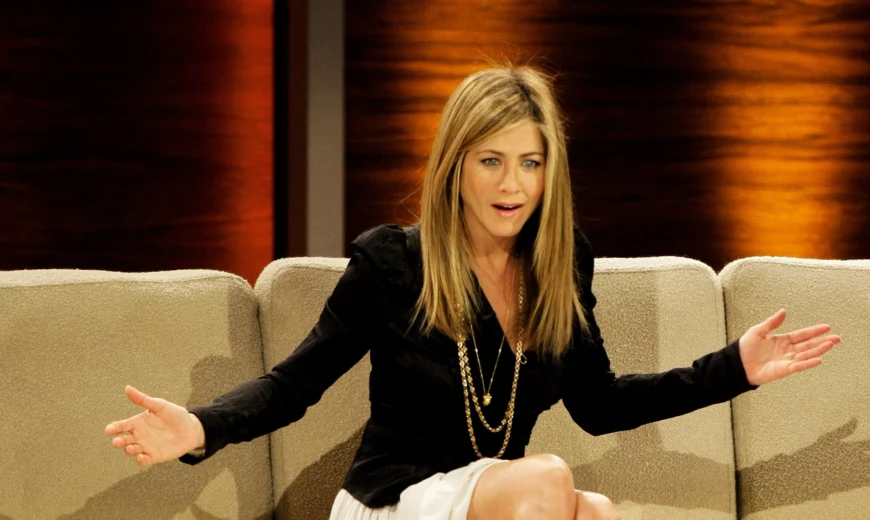 The Quiet Luxury Secret in Jennifer Aniston’s Living Room: Eyelet vs. Back Loop Curtains