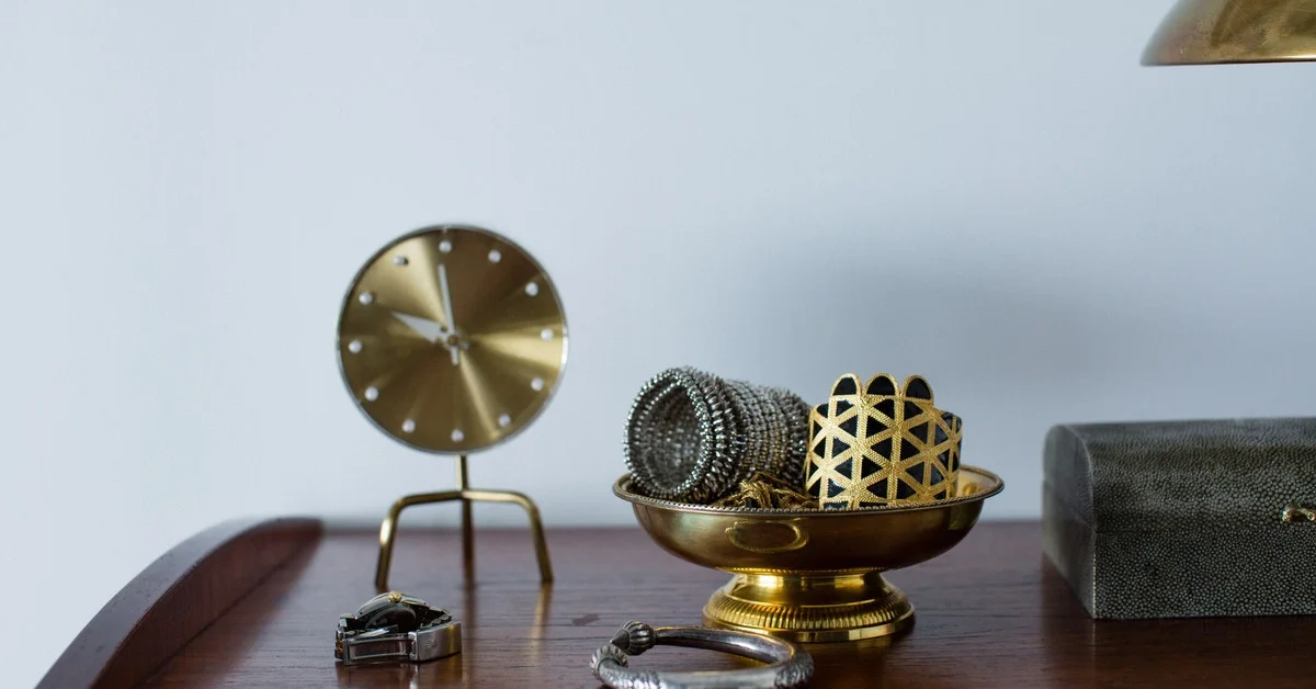 Brass and other metal decorative pieces. 