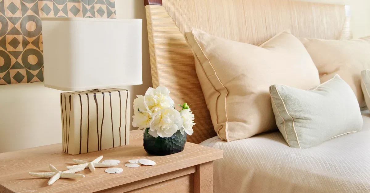 Light, structured fabrics in the bedroom