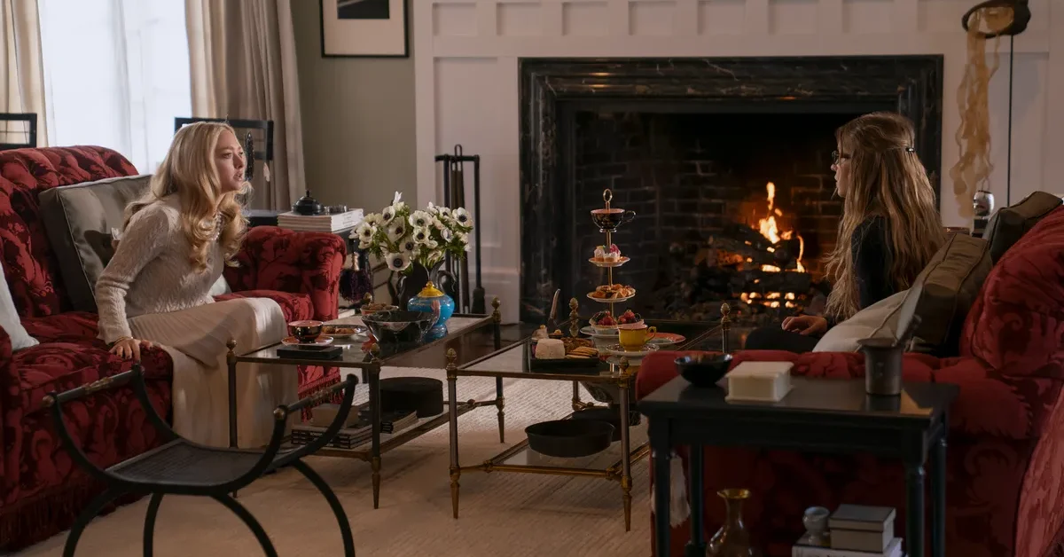 Sydney Sweeney and Amanda Seyfried in the Winchester House's parlor.